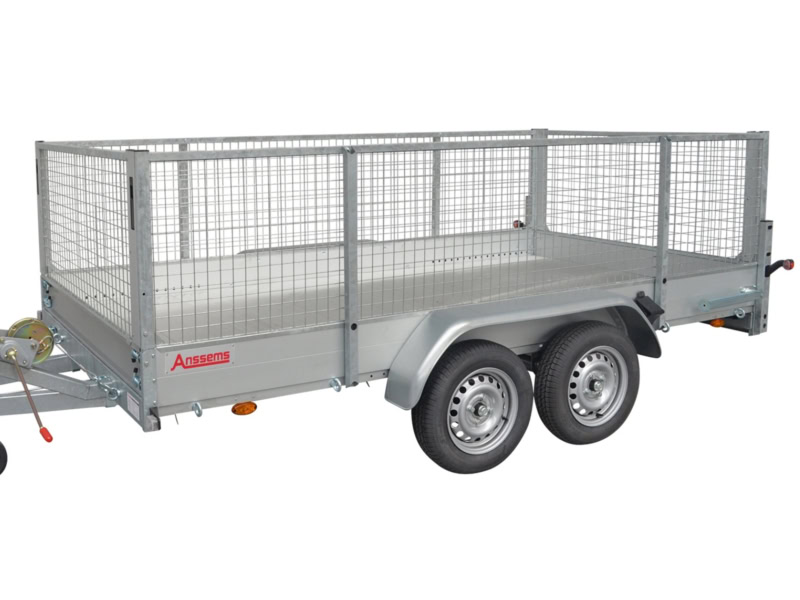 Veetrailer met metalen omheining voor transport en opslag.