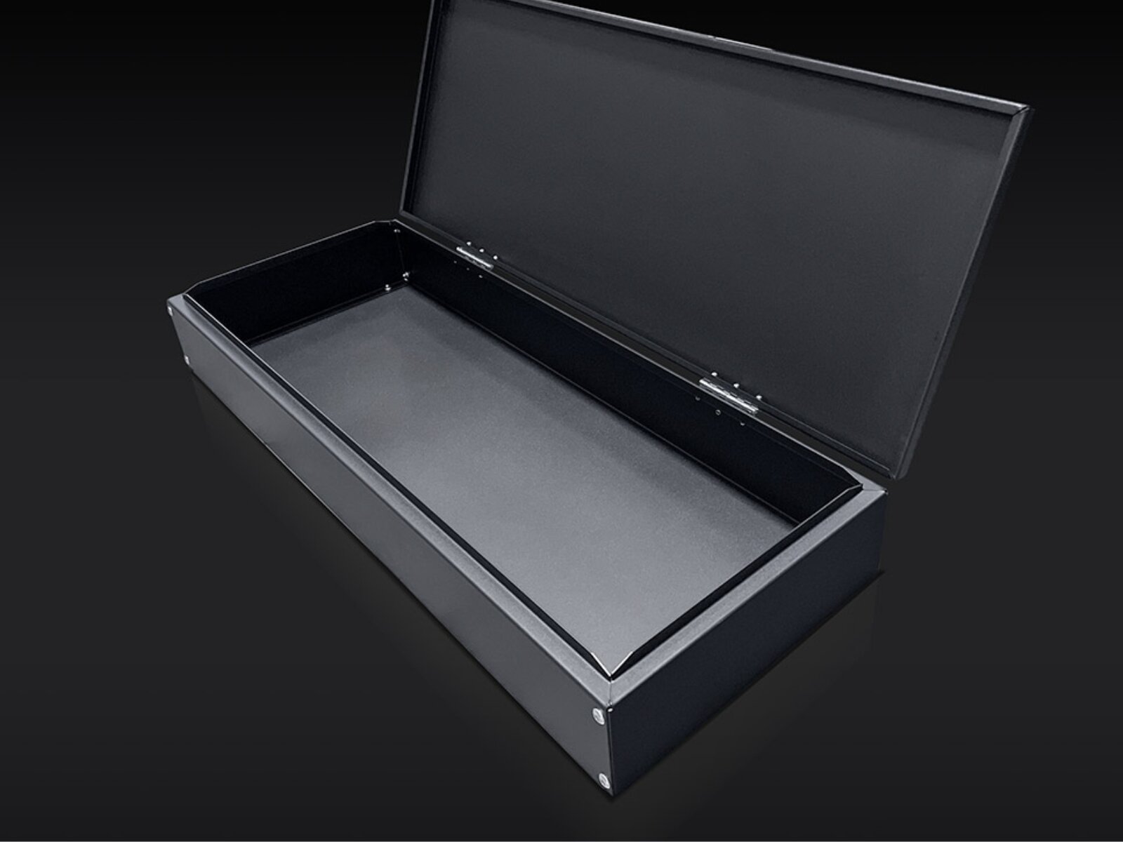 Robuuste stalen gereedschapskist van 40 liter in zwart, ideaal voor opslag en organisatie.