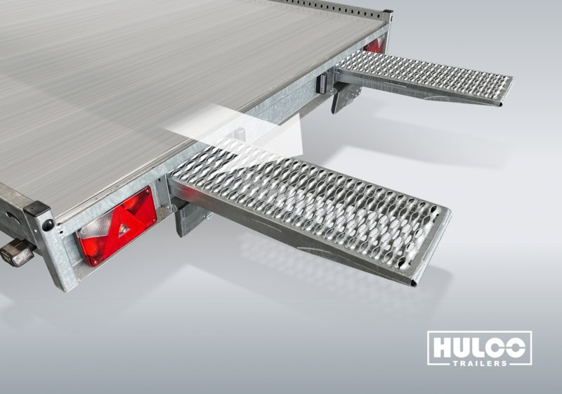 Veetrailer met oprijplaten voor gemakkelijk laden en lossen.