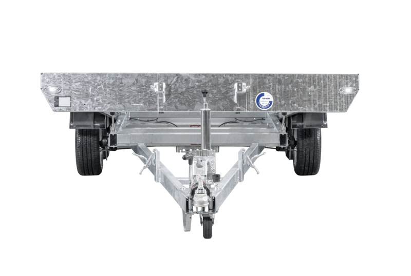 Veetrailer met dubbele as voor het vervoeren van zware ladingen.