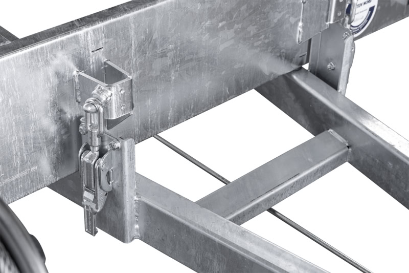 Autotransporter Hapert Indigo HTA voor het vervoeren van voertuigen.