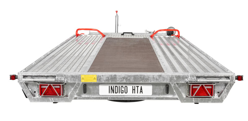 Aanhangwagen met laadplatform en kenteken INDIGO HTA, geschikt voor transport en logistiek.