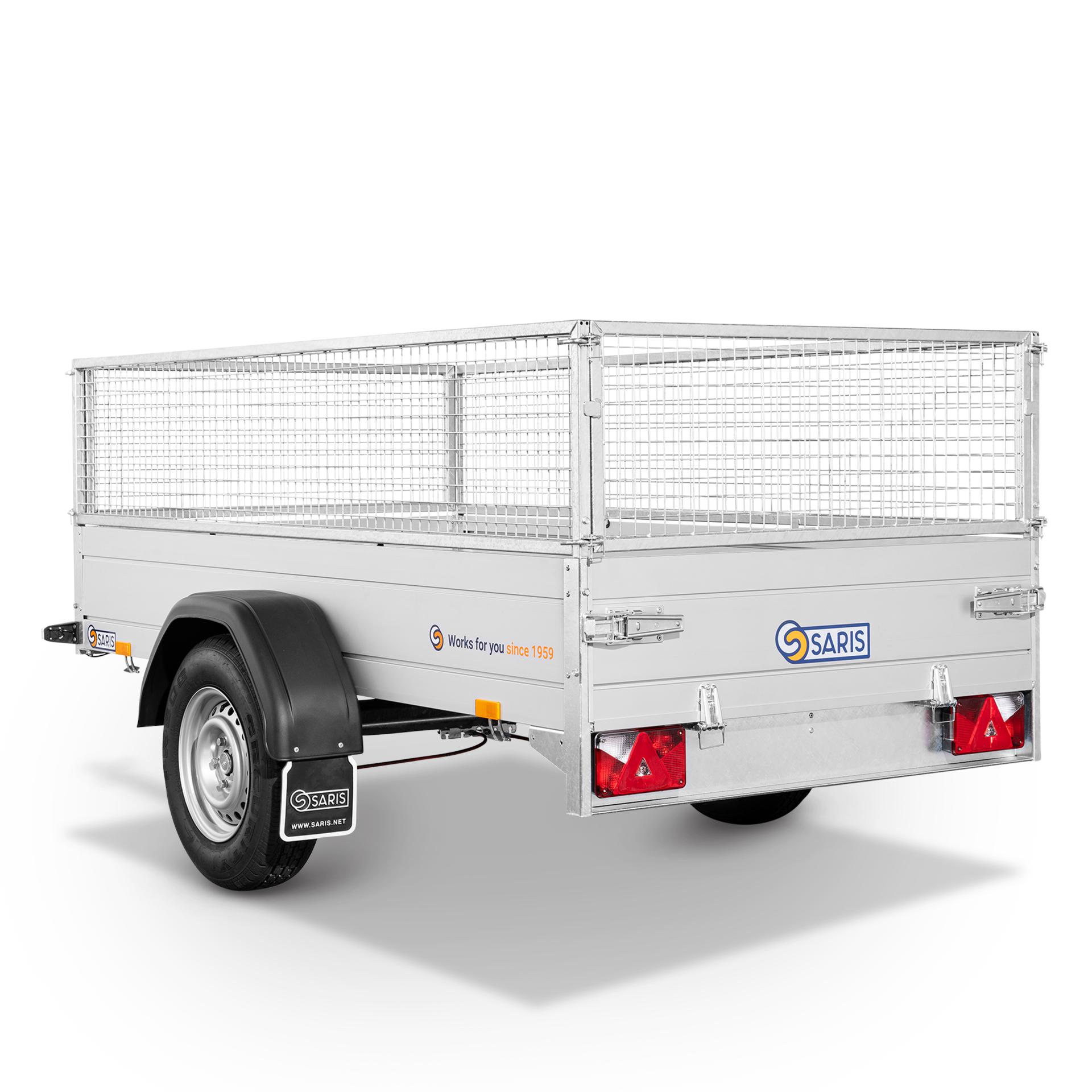 Veetrailer met metalen zijpanelen voor veilig transport.