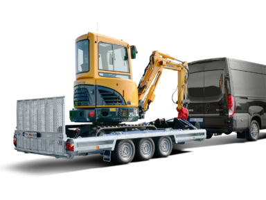 Veetrailer met mini graafmachine en transportwagen.