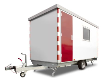 Veiligheidswagen met opvallende rode en witte markeringen voor bouw- en evenementenlocaties.