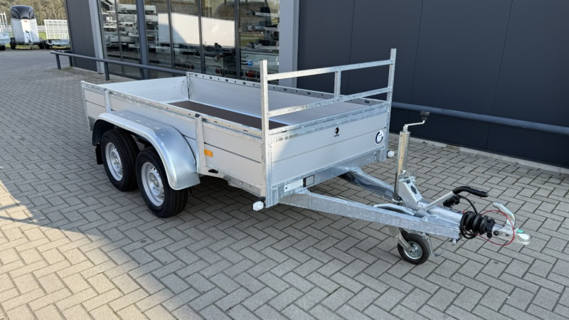Veetrailer voor aanhangwagen met dubbele assen en laadvlak.